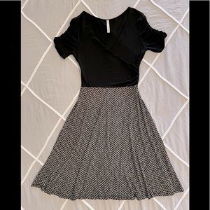 ⭐️ 5 for $25 Small V-neck dress- A line. Flattering fit!